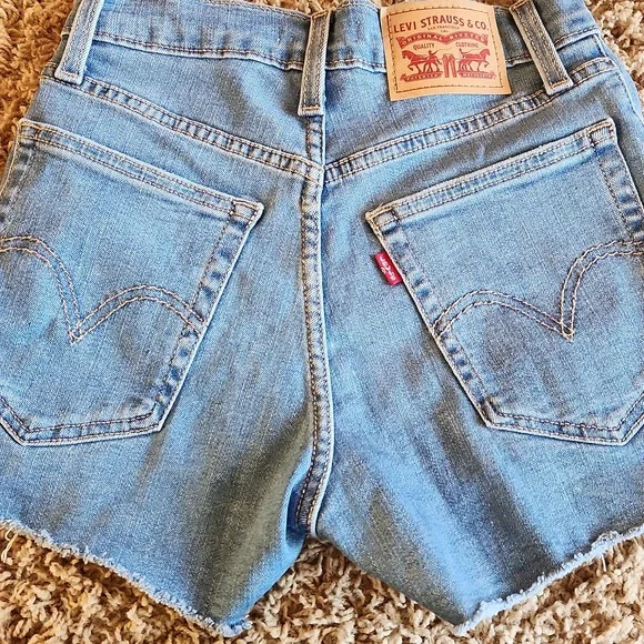 Levis's lightweight distressed jean shorts womans size 25 - Picture 6 of 11